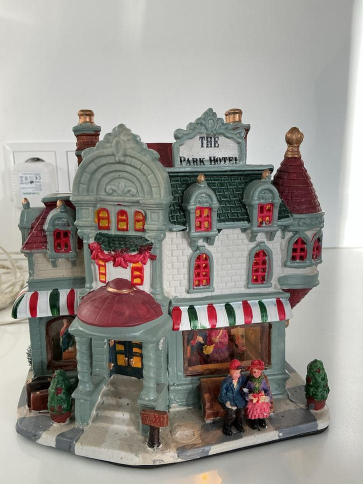 verlicht kersthuis The Park Hotel aanvulling kerstdorp, Diversen, Kerst, Gebruikt, Ophalen of Verzenden