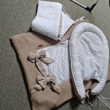 Handgemaakt setje voor de box, kleed, box nestje beschikbaar voor biedingen