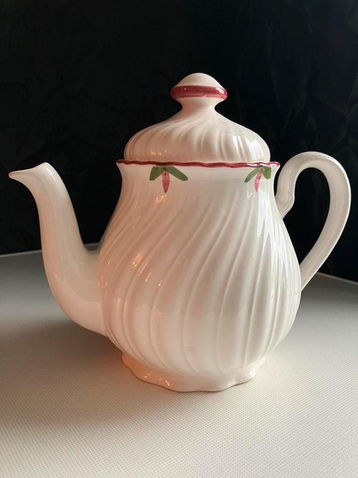 Dehua China Blanche-Blanc de Chine Theepot - Spiraal Reliëf, Antiek en Kunst, Antiek | Porselein, Ophalen of Verzenden