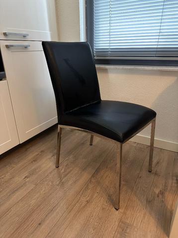 Eetkamer stoelen beschikbaar voor biedingen