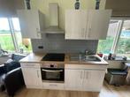 Te koop 2 jaar oude keuken, Huis en Inrichting, Keuken | Complete keukens, Ophalen, Zo goed als nieuw, Hout, Enkelwandige keuken