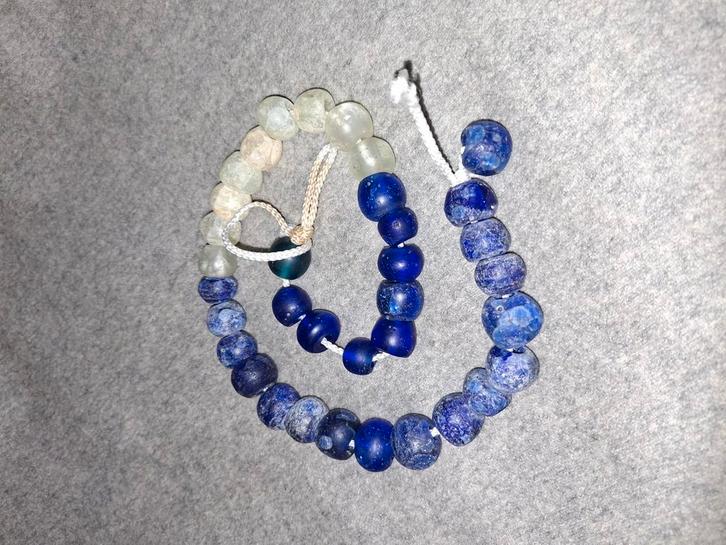 Archeology beads Amsterdam Blue, Antiek en Kunst, Antiek | Kleding en Accessoires, Ophalen of Verzenden