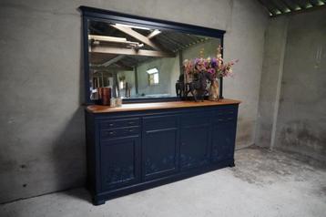 Prachtige dressoir met spiegel beschikbaar voor biedingen