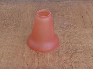 Rood glazen lampenkapje beschikbaar voor biedingen