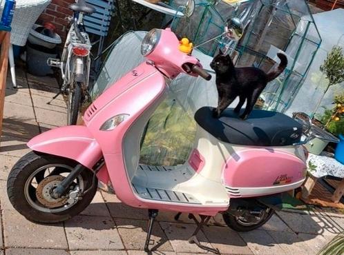 WIE OH WIE IS ER HANDIG MET SCOOTERS????, Fietsen en Brommers, Snorfietsen en Snorscooters, Zo goed als nieuw, Overige merken
