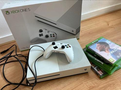 Xbox One S 1TB, Spelcomputers en Games, Spelcomputers | Xbox One, Gebruikt, Xbox One S, 1 TB, Met 1 controller, Met games, Ophalen