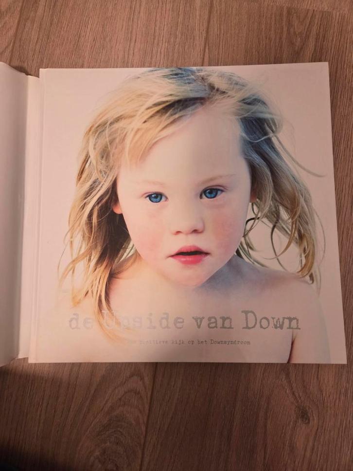 De Upside van Down - Eva Snoijink, Boeken, Kunst en Cultuur | Fotografie en Design, Gelezen, Fotografie algemeen, Ophalen of Verzenden