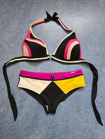 Sapph 2 piece bikini 75/80C push-up en M slip beschikbaar voor biedingen