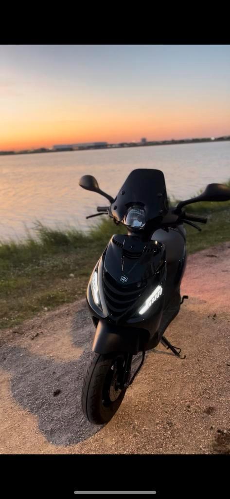Piaggio zip 2024 iget e5 50cc laatste jaar zip, Fietsen en Brommers, Scooters | Piaggio, Gebruikt, Zip, Maximaal 45 km/u, Benzine