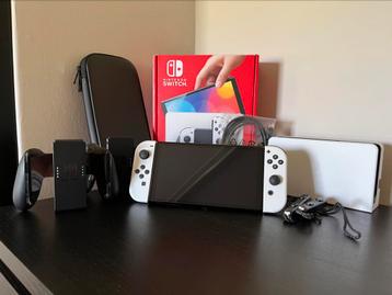 Nintendo Switch OLED + extra accessoires beschikbaar voor biedingen