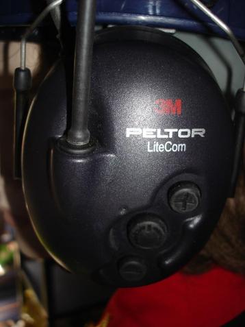 PELTOR LiteCom 3M Headsets & NORTH bouwhelm beschikbaar voor biedingen