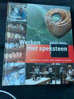Werken met speksteen, Hobby en Vrije tijd, Ophalen of Verzenden, Zo goed als nieuw, Boek