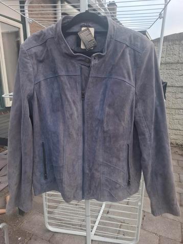 Nieuwe LIV Suède Jas beschikbaar voor biedingen