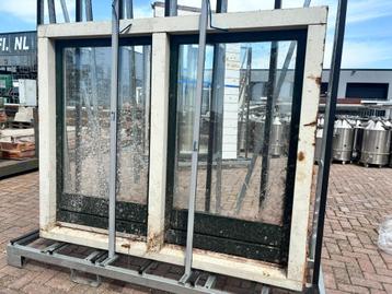 Lage hardhouten dubbele deur / draai-kiepdeur / raamkozijn beschikbaar voor biedingen