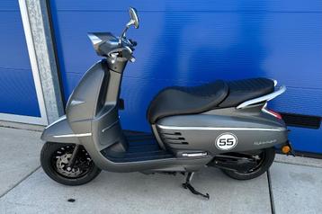 Peugeot Django bromscooter 45 km/u Bj 2021 met 925kilometer. beschikbaar voor biedingen