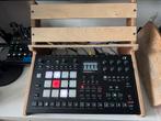Elektron Analog Rytm MKII + Stand & Decksaver, Muziek en Instrumenten, Drumcomputers, Ophalen of Verzenden, Zo goed als nieuw
