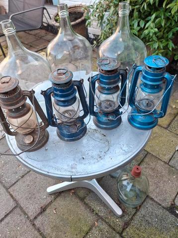 Oude stormlampen met pit beschikbaar voor biedingen