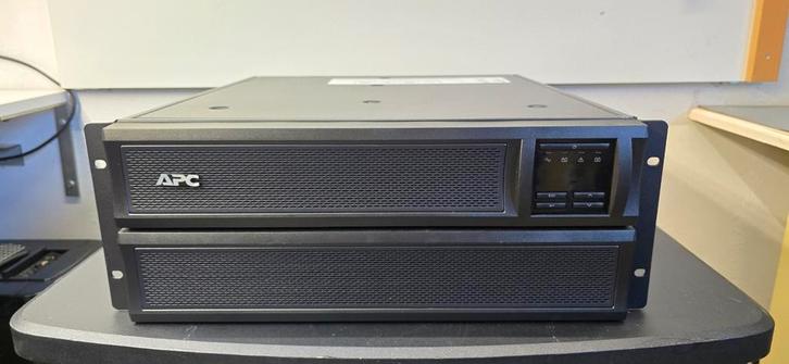 APC SMX2200HV UPS, Computers en Software, Noodvoedingen (UPS), Gebruikt, Ophalen