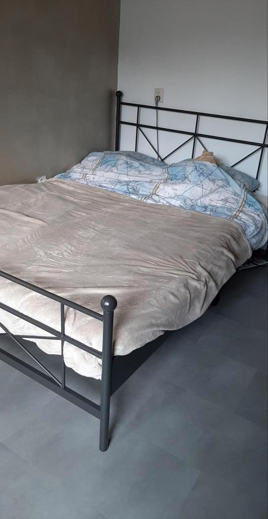 Mooie milano beter bed 140/200, Huis en Inrichting, Slaapkamer | Bedden, Zo goed als nieuw, Twijfelaar, 140 cm, 200 cm, Metaal