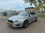 Volvo V60 D6 2.4 215pk Plug-in Hybrid 2013 Full Option!, Auto's, 1800 kg, 1848 kg, Zilver of Grijs, Te koop