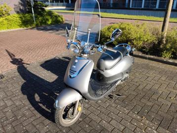 SYM Allo 2014 – lichtgrijs – 11.396 km – in prima staat beschikbaar voor biedingen