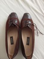 Bally, Schoenen met lage hakken, Bruin, Ophalen of Verzenden, Zo goed als nieuw