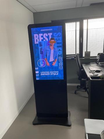 Digitaal informatiezuil beschikbaar voor biedingen