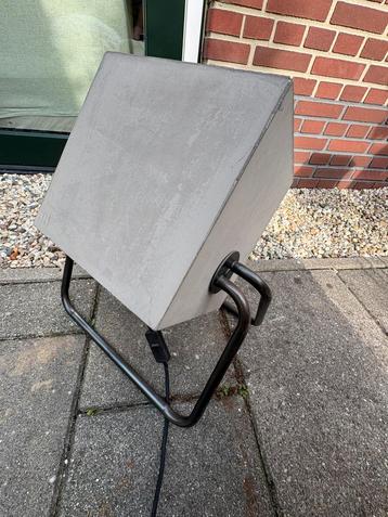 Zuiver concrete up vloerlamp- beton look beschikbaar voor biedingen