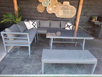 Loungeset incl kussens, bank en hoge tafel beschikbaar voor biedingen