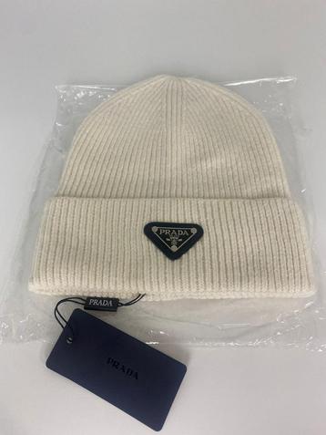 Prada muts beschikbaar voor biedingen