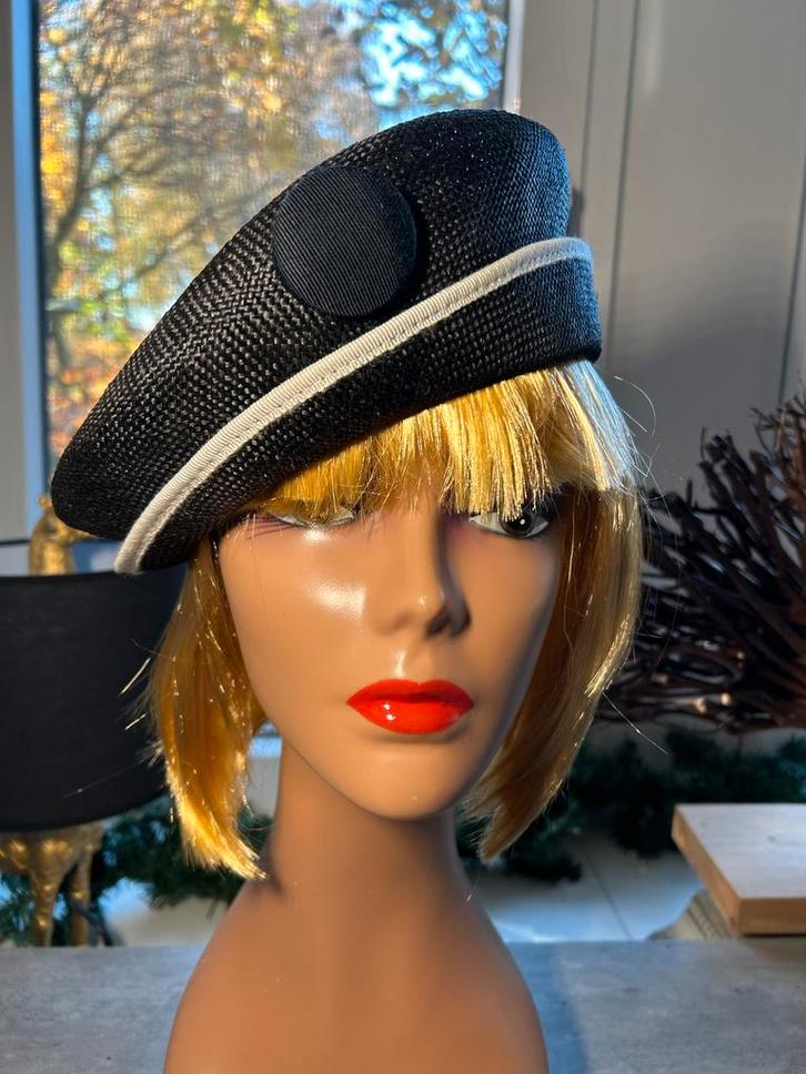 Marineblauw Hoedje - Stijlvol Accessoire-  past altijd, Kleding | Dames, Hoeden en Petten, Zo goed als nieuw, Hoed, One size fits all