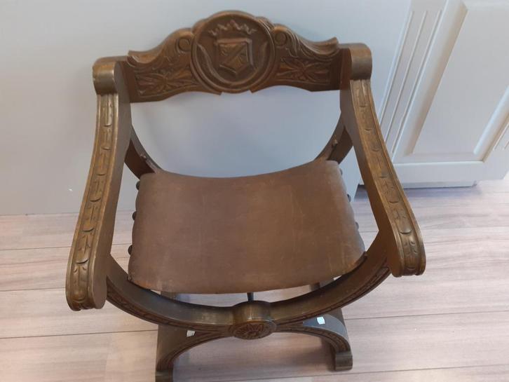 Antieke Savonarola stoel met leren zitting, Antiek en Kunst, Antiek | Meubels | Stoelen en Banken, Ophalen