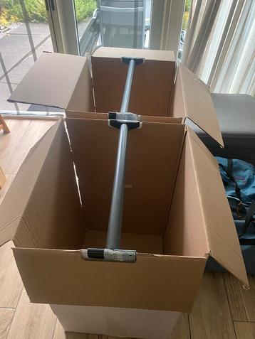 2 garderobebox en 5 diverse verhuisdozen beschikbaar voor biedingen