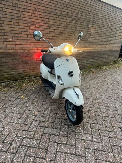 Vespa lx brom, Fietsen en Brommers, Scooters | Vespa, Gebruikt, Vespa LX, Ophalen of Verzenden