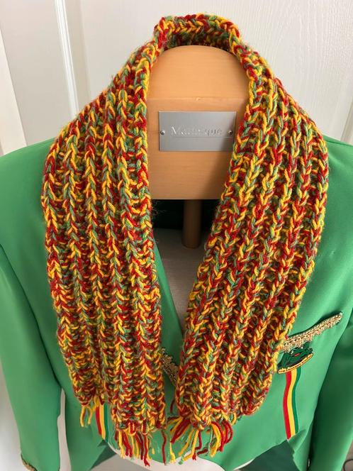 Mooie rood geel groen gebreide sjaal voor een SPOTPRIJS!!!, Kleding | Dames, Mutsen, Sjaals en Handschoenen, Nieuw, Sjaal, Ophalen of Verzenden