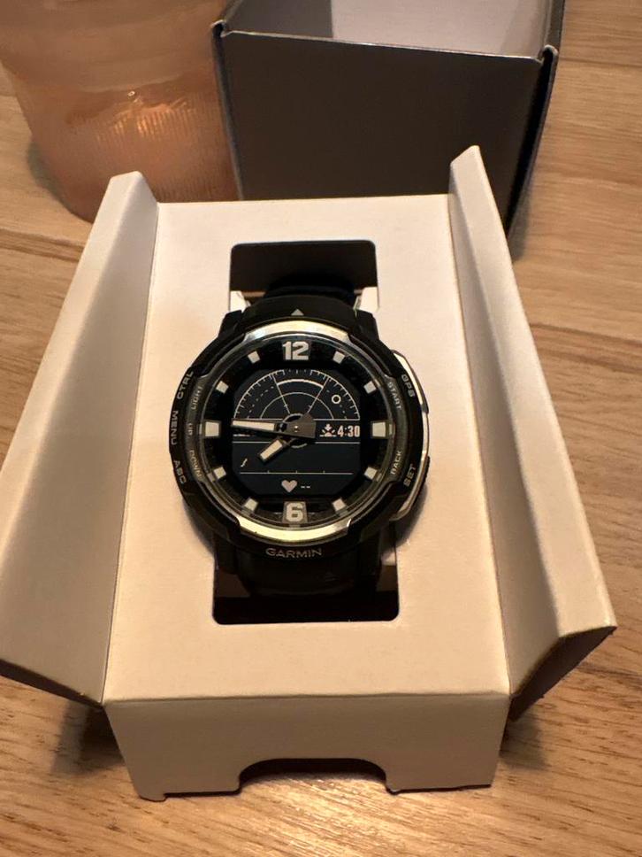 Garmin Instinct crossover, Sieraden, Tassen en Uiterlijk, Smartwatches, Zo goed als nieuw, Android, Zwart, Afstand, Waterdicht