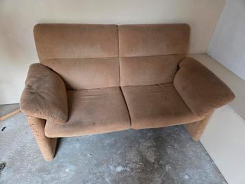 Beige Bank GRATIS beschikbaar voor biedingen