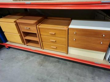Diverse nachtkastjes  beschikbaar voor biedingen