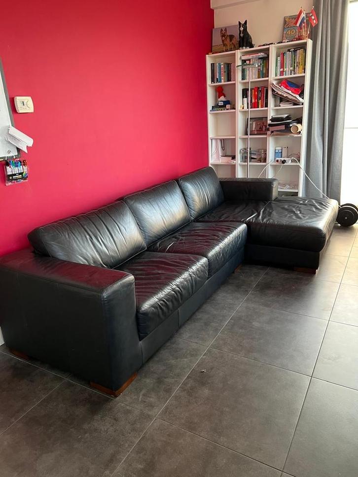 Zwarte lederen loungebank met comfortabel loungedeel, Huis en Inrichting, Banken | Complete zithoeken, Gebruikt, Leer, Ophalen