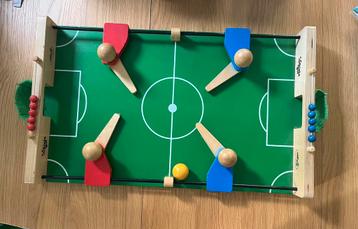 Houten voetbal spel beschikbaar voor biedingen