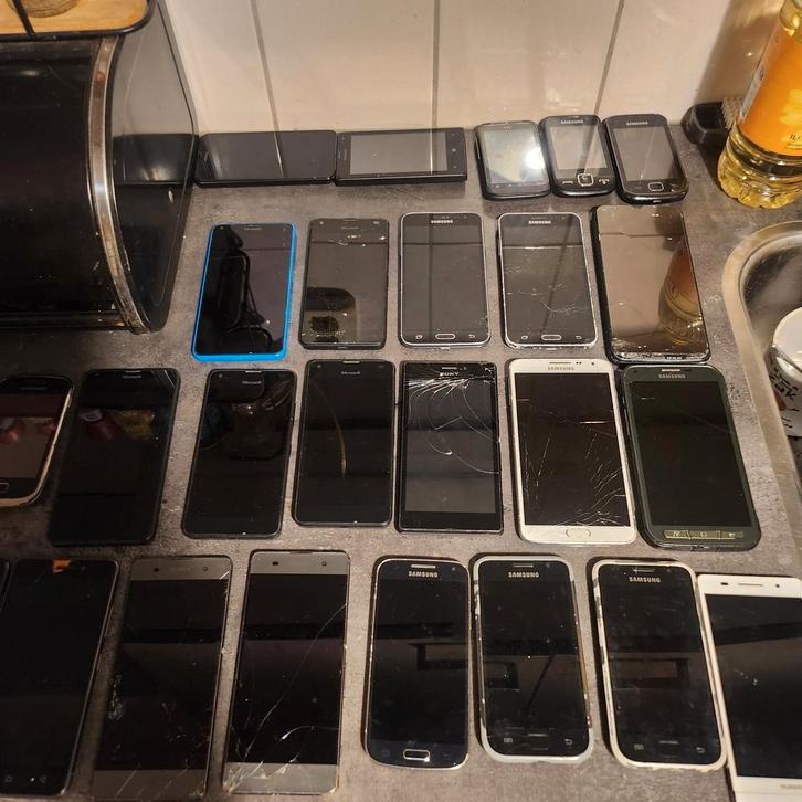 Partij 37 mix telefoons werkend defect beschadigd, Telecommunicatie, Mobiele telefoons | Samsung, Gebruikt, Zwart, Ophalen