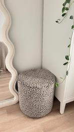 Poef grijs panterprint, Ophalen, Minder dan 50 cm, Nieuw, 50 tot 75 cm