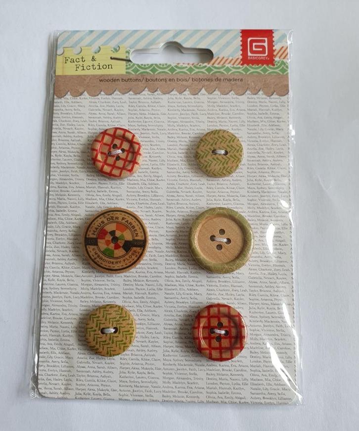Basic grey houten buttons  "Fact & Fiction", Hobby en Vrije tijd, Scrapbooking, Nieuw, Versiering of Embellishment, Overige merken