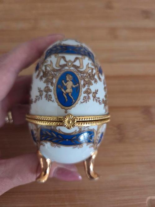 Porseleinen Ei met Gouden Accenten, Antiek en Kunst, Antiek | Porselein, Verzenden