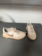Nike Sneakers Maat 38.5, Ophalen of Verzenden, Gedragen, Beige, Sneakers of Gympen
