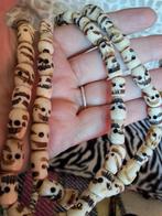 Lange Tibetaanse ketting gemaakt van yakbot doodskopjes, Sieraden, Tassen en Uiterlijk, Kettingen, Ophalen of Verzenden, Zo goed als nieuw