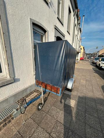 Enkel aanhanger met huif (in nette staat) beschikbaar voor biedingen