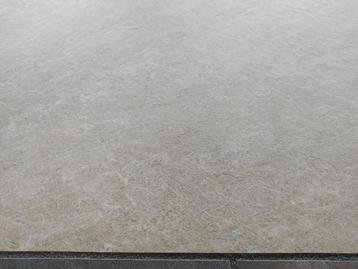 Keramische tegels afm 60x60x3 cm 28,8 m2  beschikbaar voor biedingen