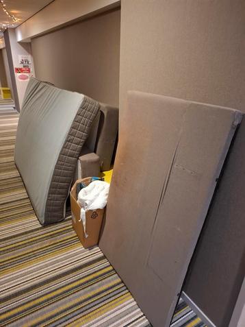 Boxspring gratis afhalen vandaag of morgen.