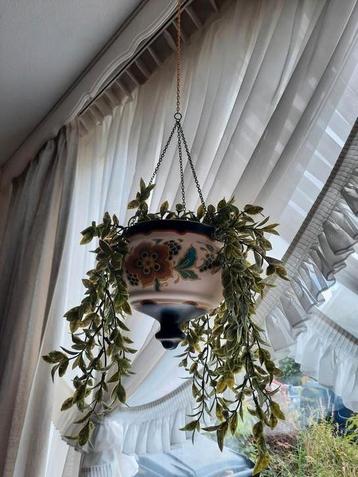 Plateel hanger met kunstplantje  beschikbaar voor biedingen